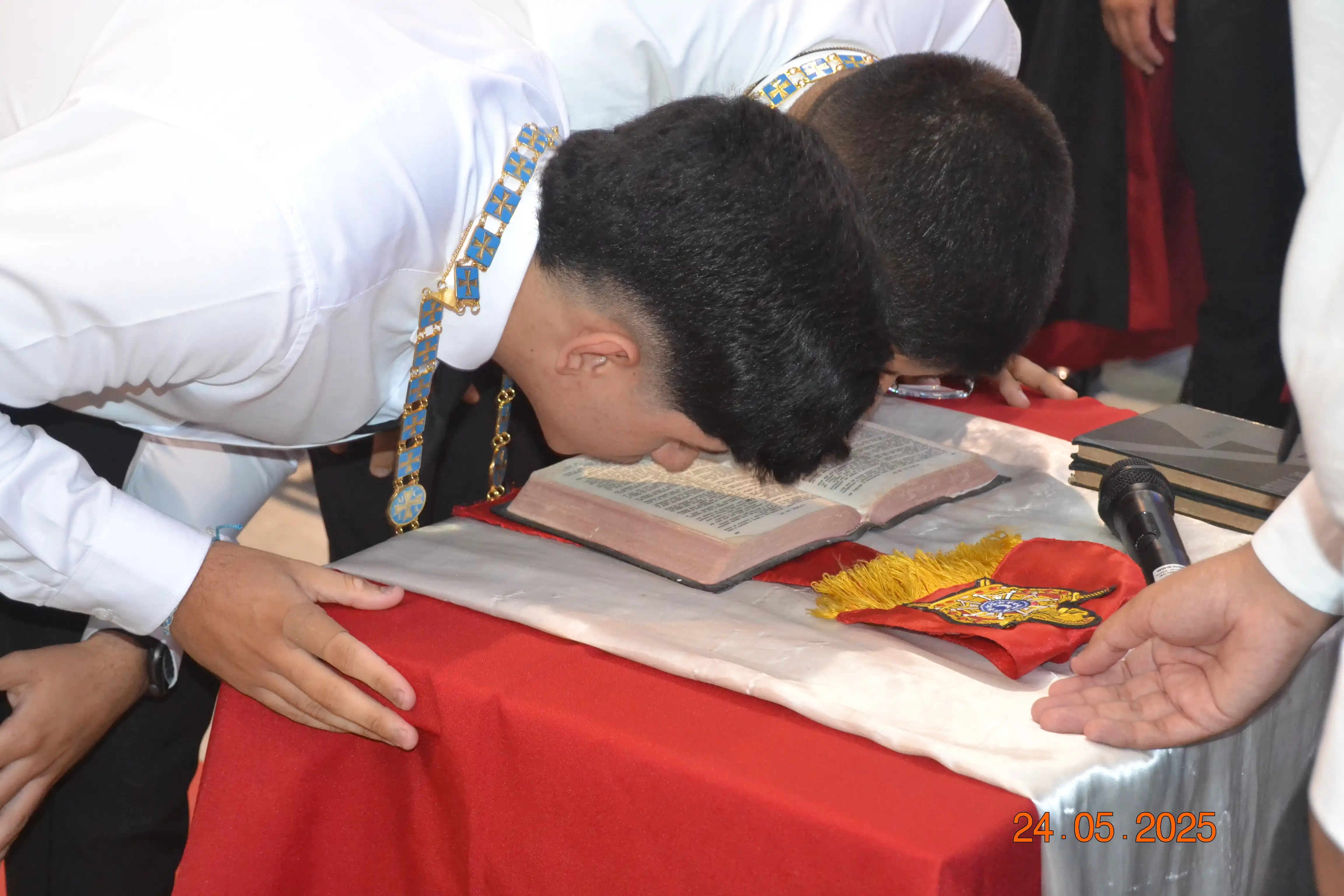 Membro da Ordem DeMolay Potiguar em cerimônia de iniciação